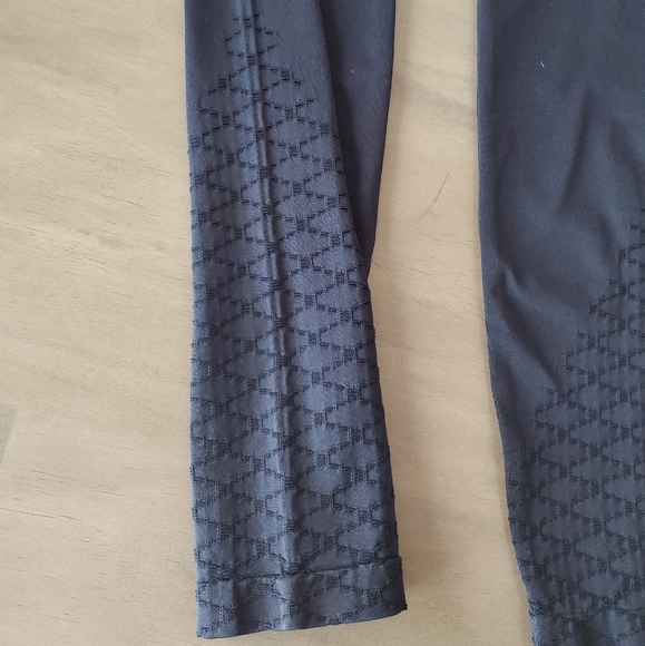 Motherhood Maternity Cropped Leggings NWT - Picture 8 of 9